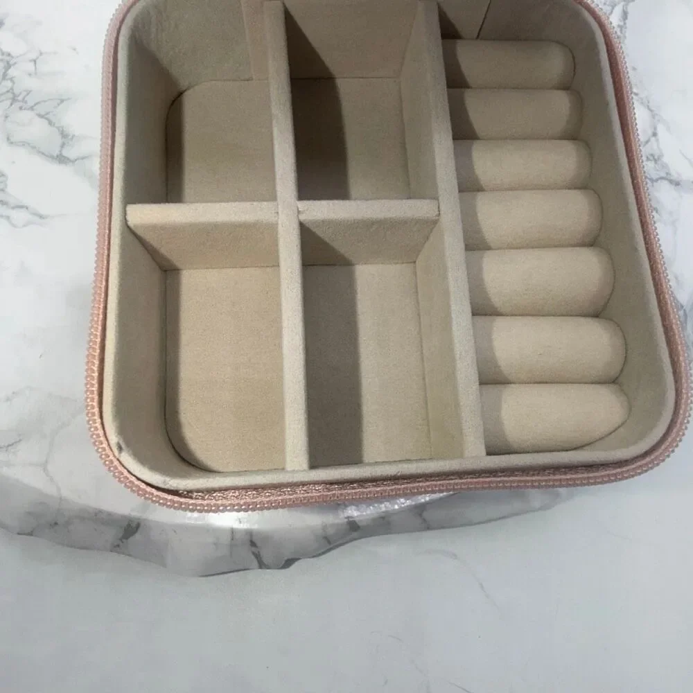VLANDO Light Pink Faux Leather Travel Jewelry Case